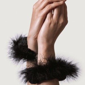 ADRIEN LASTIC - MENOTTES EN MÉTAL À PLUMES NOIRES