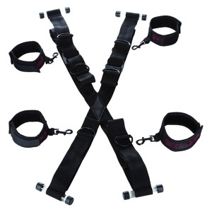 CALEXOTICS - SCANDAL MENOTTES DE PORTE EN FORME DE CROIX